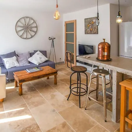Stunning In With 1 Bedrooms And Outdoor Swimming Pool Prázdninový dům