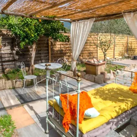 Stunning In With 1 Bedrooms And Outdoor Swimming Pool Prázdninový dům